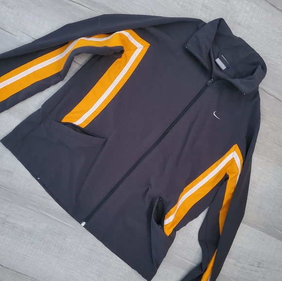 Nike Woman's Grey and yellow track suit - Picture 4 of 7
